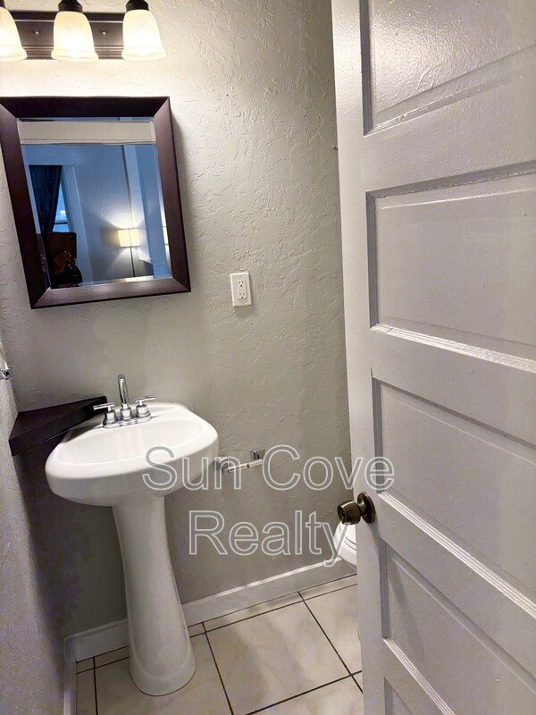 Building Photo - 1216 E 17th Ave