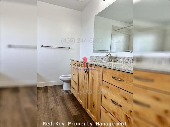 Building Photo - Glen Eagles Ct. Townhouse