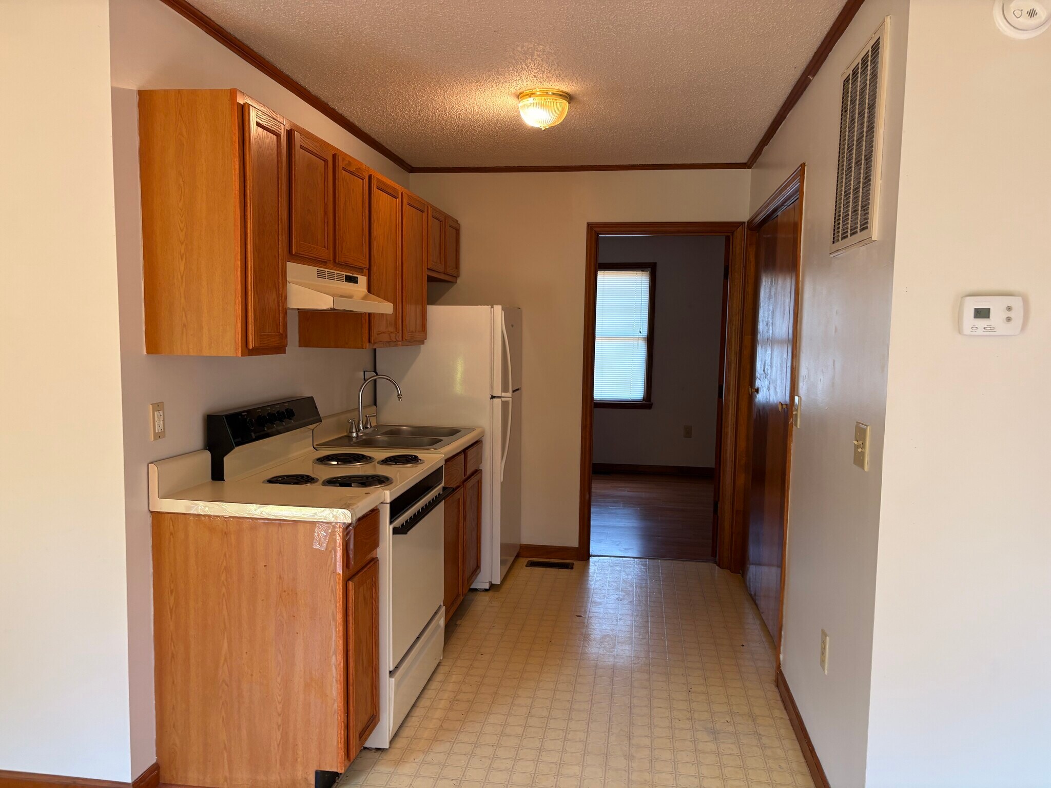 Building Photo - 812 E Maple St