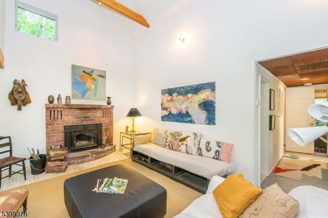 Building Photo - 37 N Rd