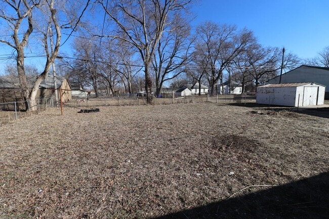 Building Photo - Spacious Home for rent!