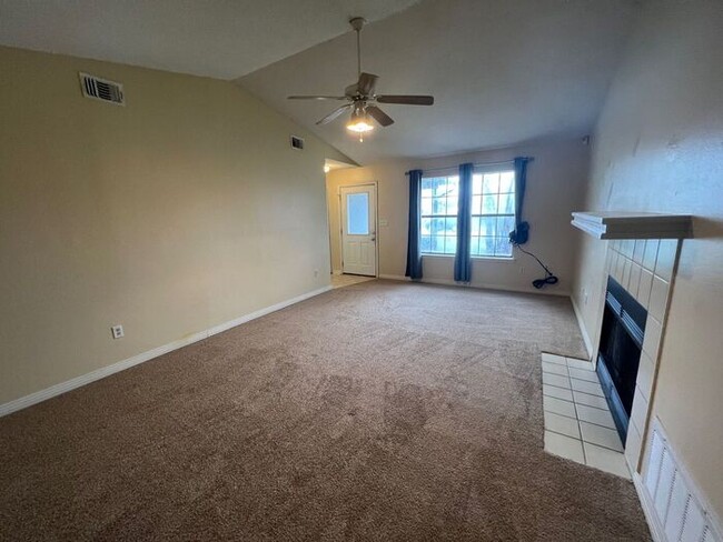 Building Photo - Pensacola - Amberwood - 3 bedroom, 2 bathroom