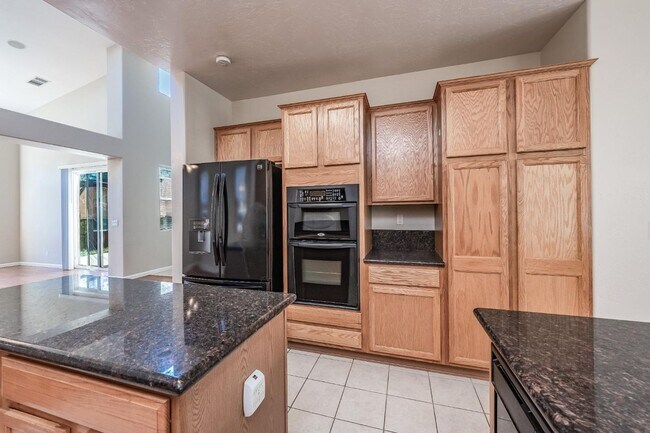 Building Photo - Beautifully Updated North Clovis 3/2.5
