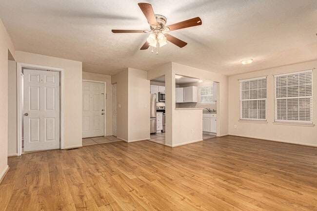 Building Photo - 2 Bed 1.5 Bath Updated Arvada Condo - Available June 5th