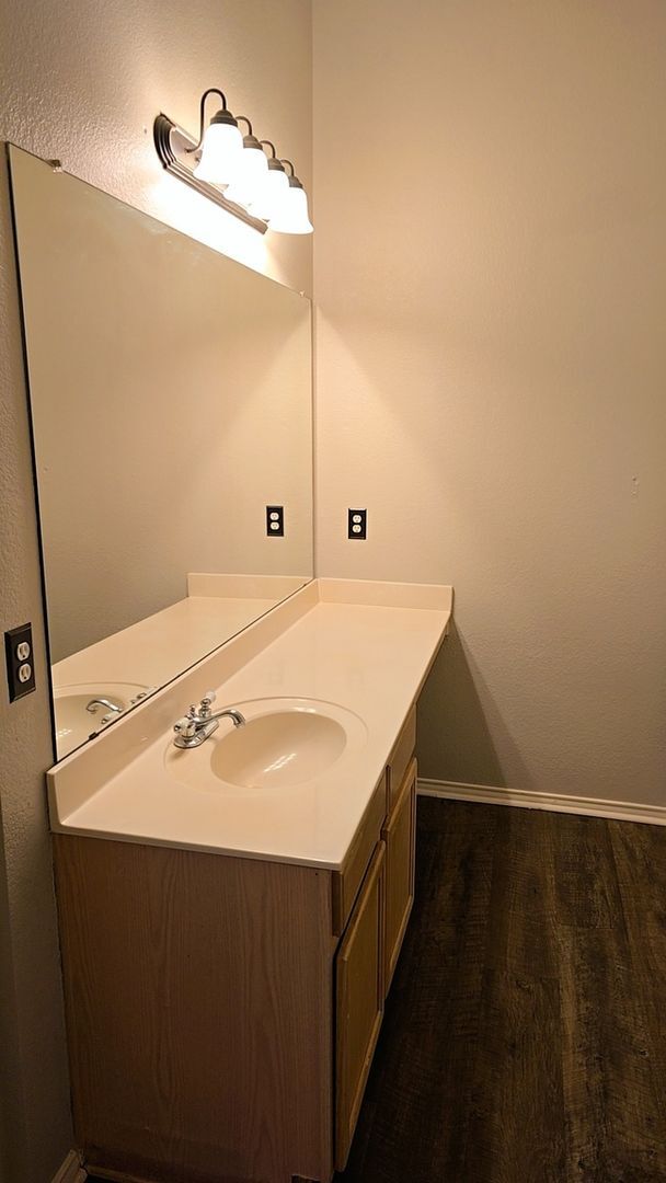Building Photo - 4 Bedroom Single Family Home in Arlington....