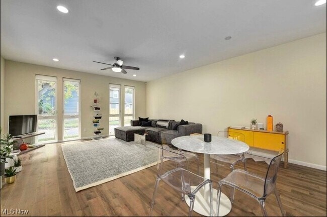 Building Photo - 1926 W 52nd St