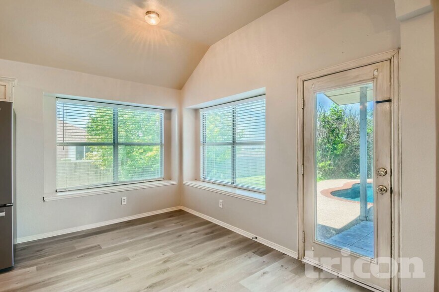 Building Photo - 761 Meghann Ln