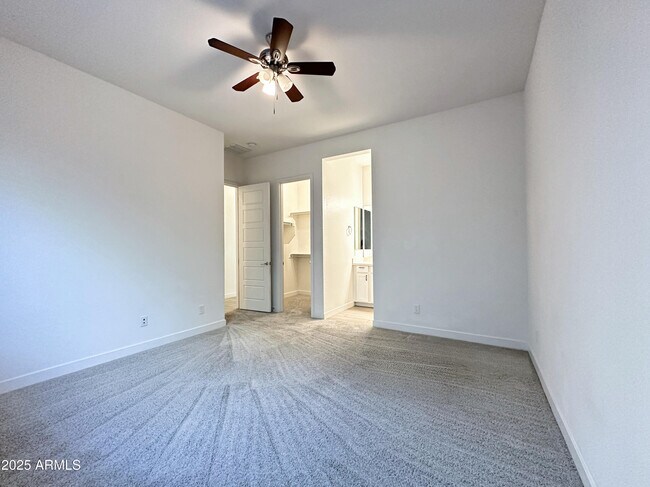 Building Photo - 9414 S 7th Pl