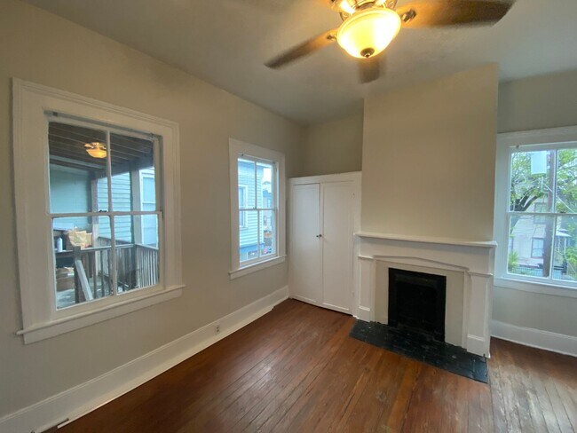 Building Photo - 218 E Henry St