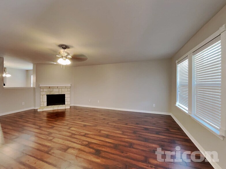 Building Photo - 529 Blue Sage