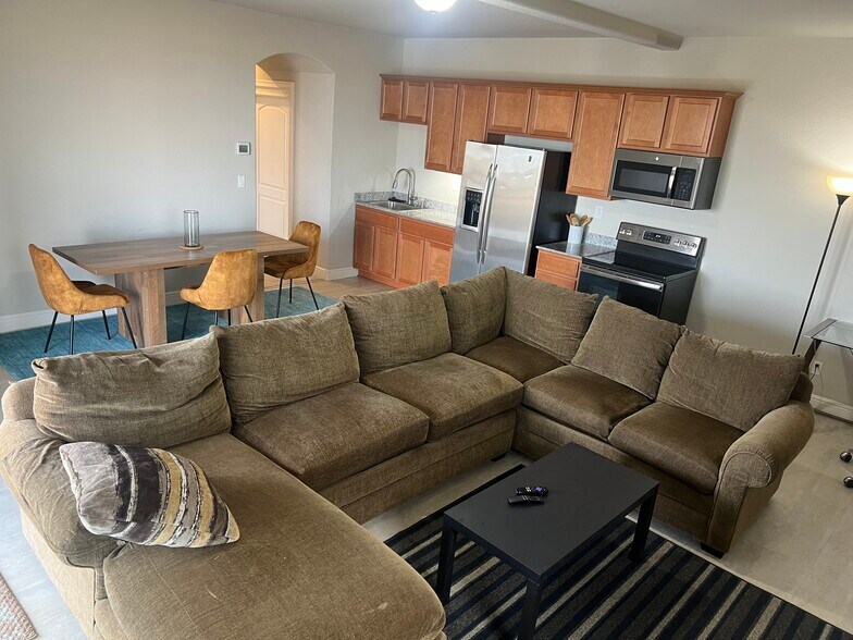 All Utilities Included + Unlimited WiFi - 675 Cable Canyon Way