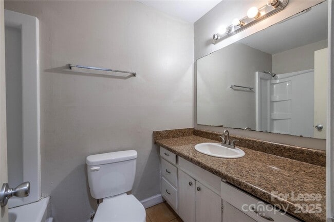 Building Photo - 4438 Gainsborough Rd