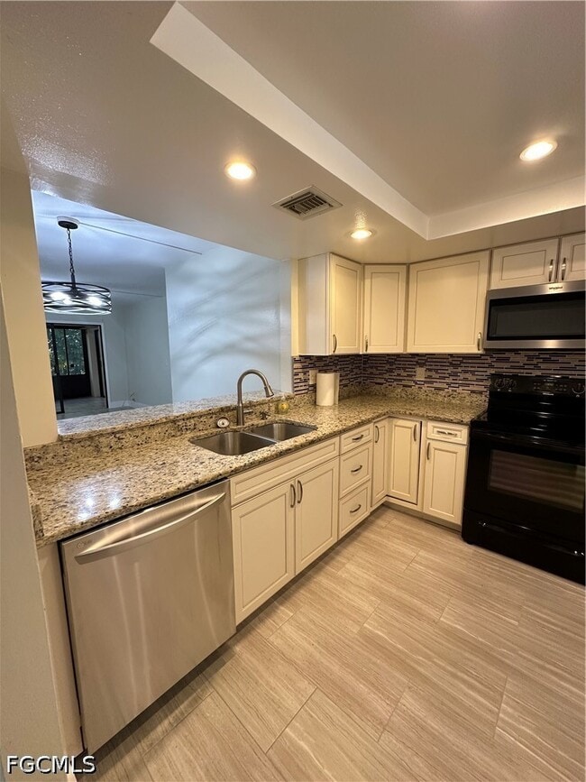 Building Photo - 6136 Whiskey Creek Dr