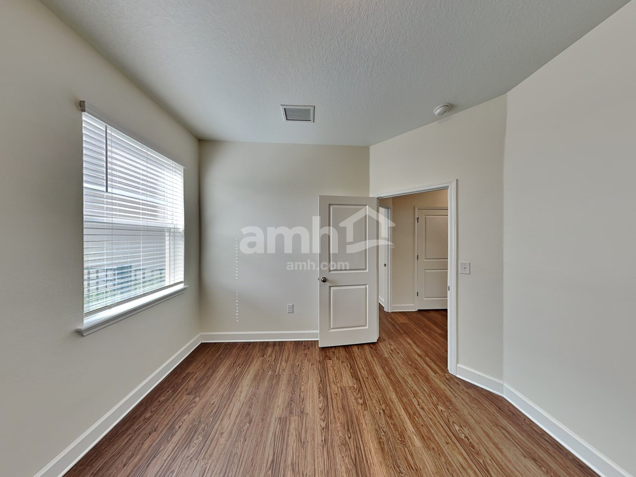 Building Photo - 323 Pine Terrace Dr