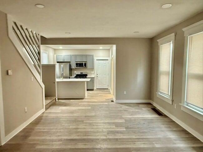 Building Photo - 367 E Morrill Ave