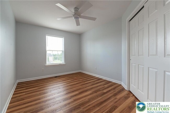 Building Photo - 835 Spring White Dr