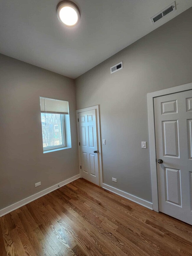 Building Photo - 6321 S Eberhart Ave