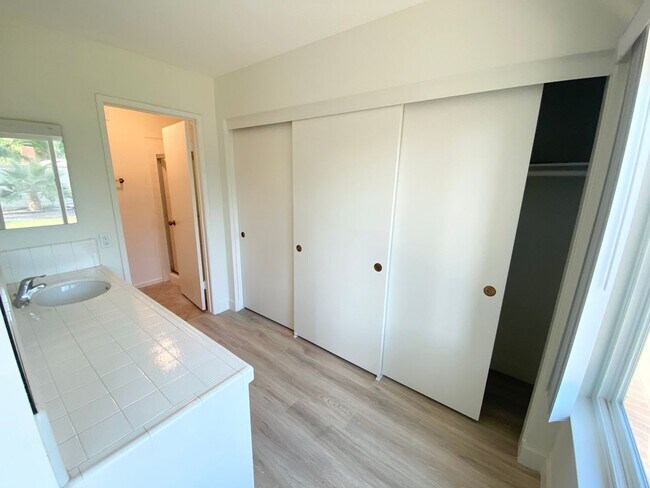 Building Photo - Amazing Pet friendly Anaheim home!