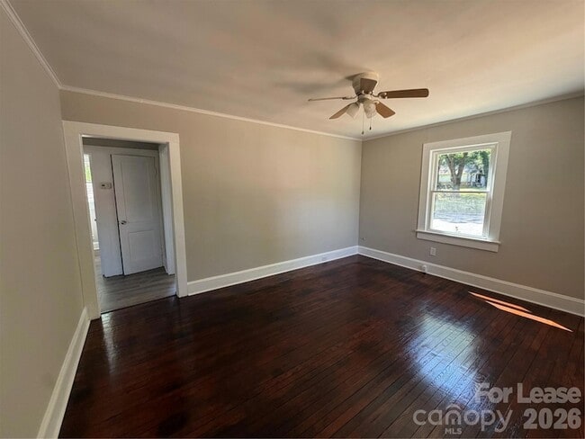 Building Photo - 704 N Miller Ave