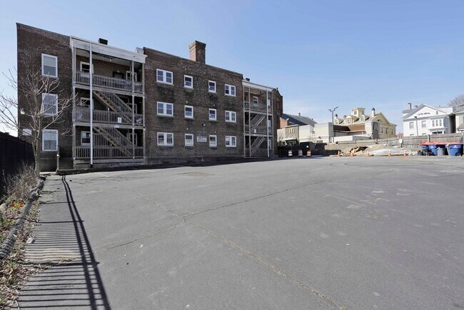 Building Photo - 191 Elm St