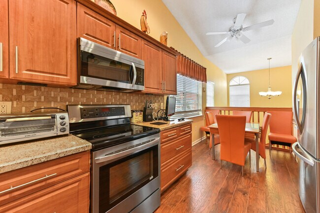 Building Photo - 9553 Shadybrook Dr