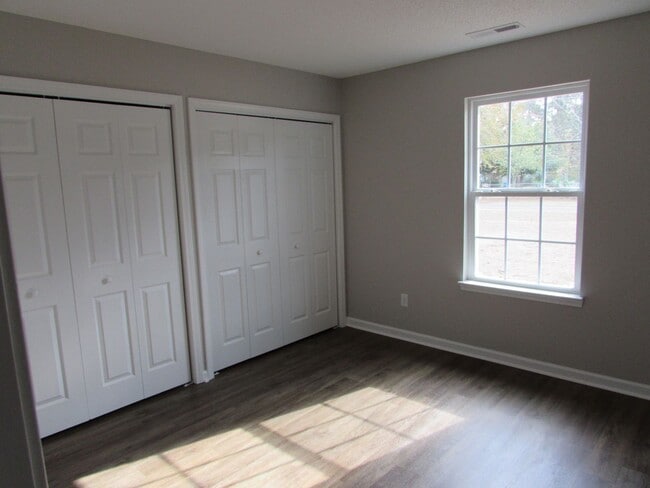 Building Photo - Duplex Across from Shaw AFB!