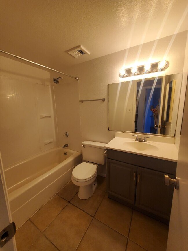 Building Photo - Cotton Center 136