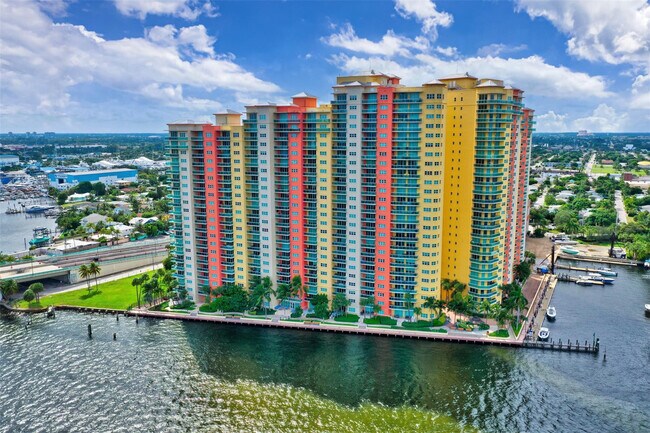 Building Photo - 2640 Lake Shore Dr