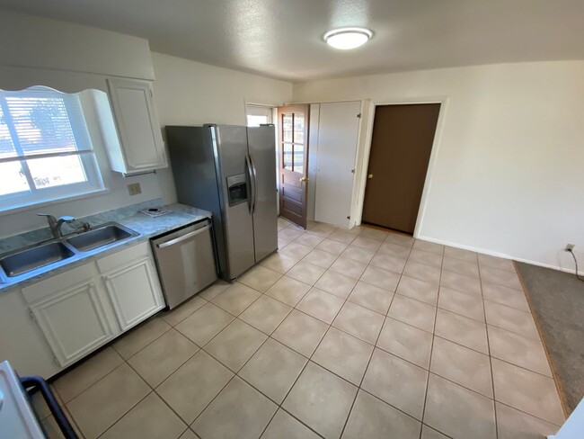 Building Photo - Three Bedroom Bayfield House with Large Fe...