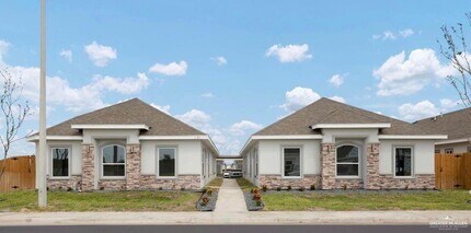 Building Photo - 11 W Woodson Dr