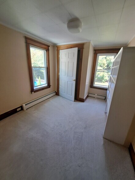 Building Photo - 17 Kingsley Ave