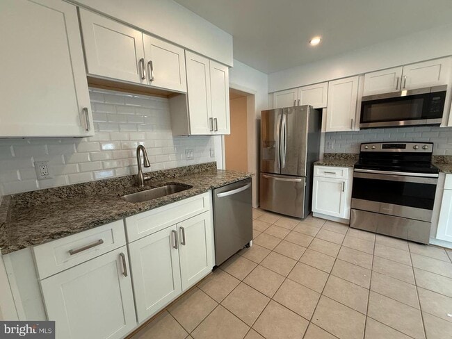 Building Photo - 5832 Apsley House Ct