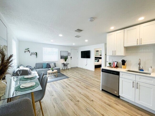 Building Photo - Beautiful New constriction Near Madera Beach