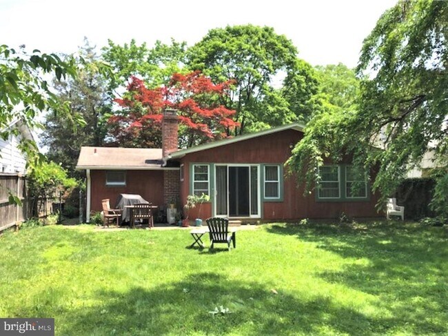 Building Photo - 206 Linden Ln