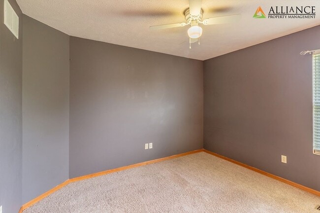 Building Photo - 500 Brookmont Dr