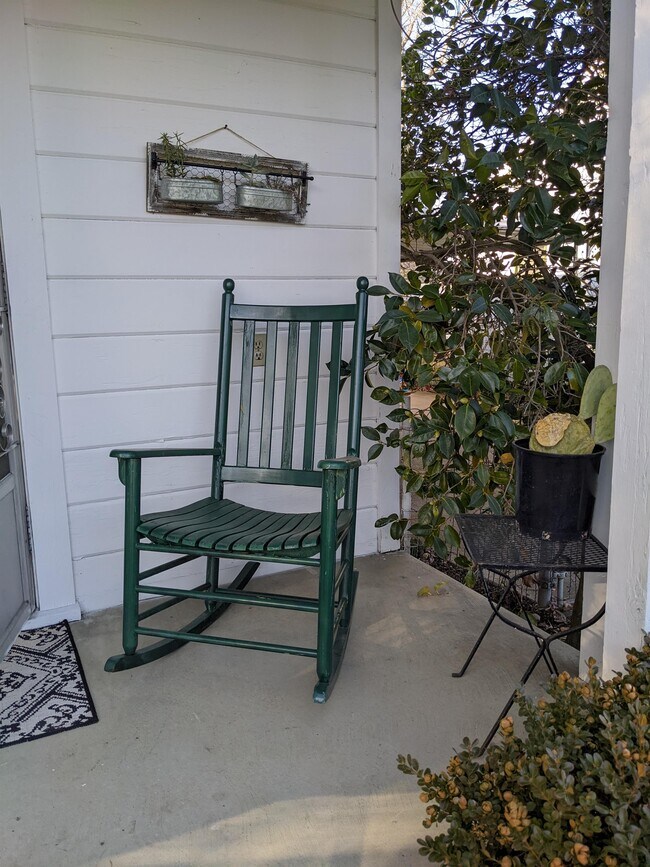 Building Photo - 110 6th St