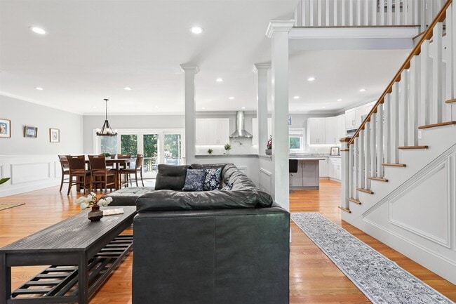 Building Photo - 22 Austin Ln