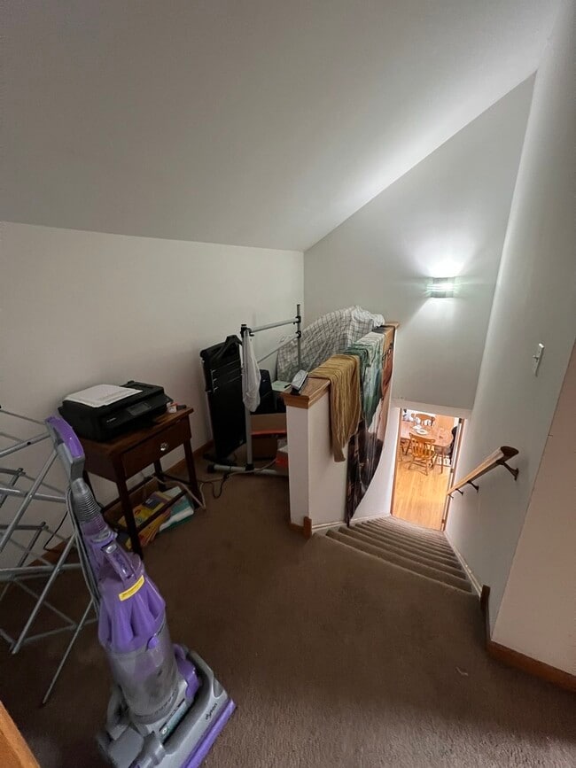 Building Photo - 4101 N Kenmore Ave