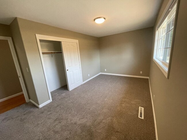 Building Photo - 1570 Camille Ct