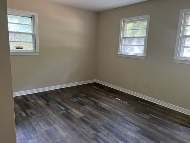 Building Photo - 1450 E Morlee Dr