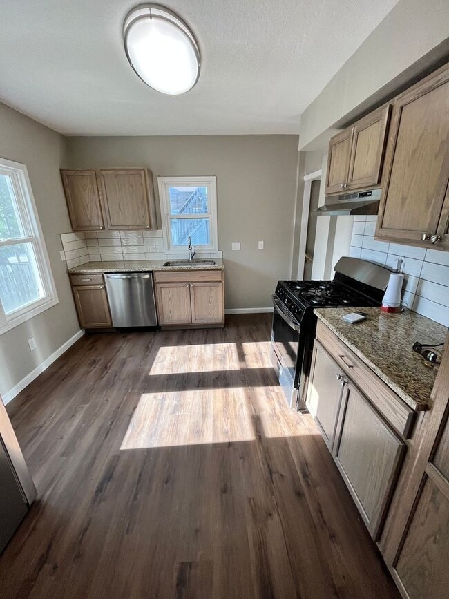 Building Photo - Charming 3 bedroom, 2 bathroom home in the...