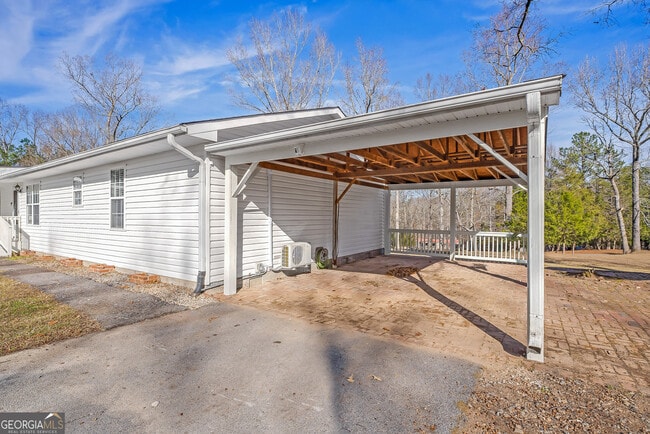 Building Photo - 252 Skyview Rd