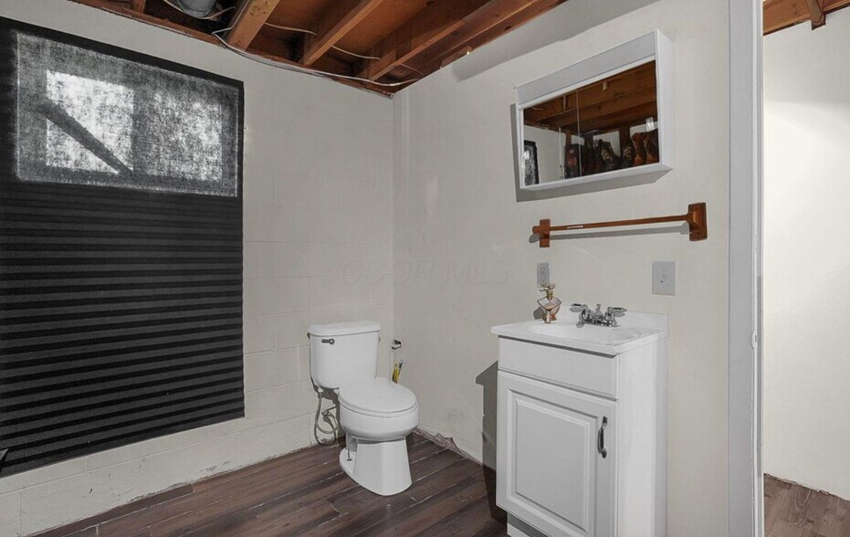 Building Photo - 5004 Bentler Dr