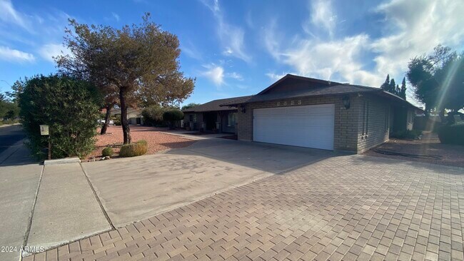 Building Photo - 6823 W Union Hills Dr
