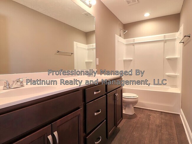 Building Photo - 325 Landrum Pl