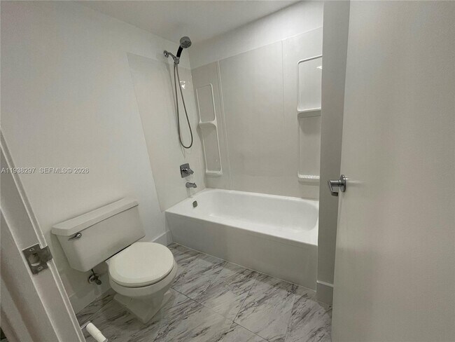 Building Photo - 210 174th St