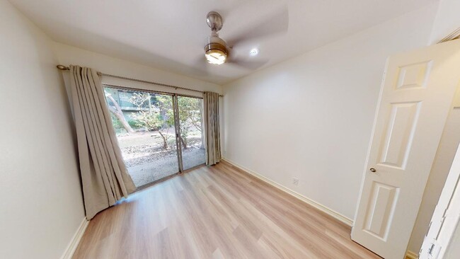 Building Photo - Gorgeous Condo nestled right on Lady Bird ...