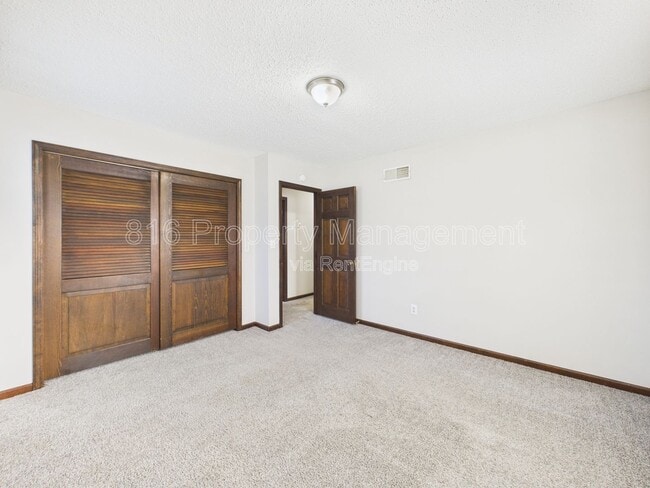 Building Photo - 3929 S Carriage Ln