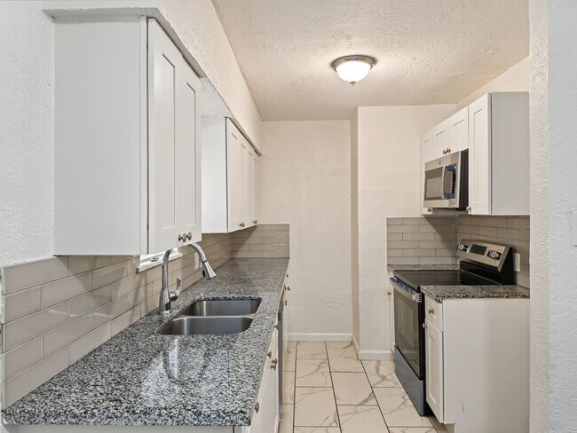 Building Photo - 206 Prune St
