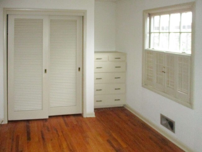 Building Photo - 2665 Alvarado Terrace S